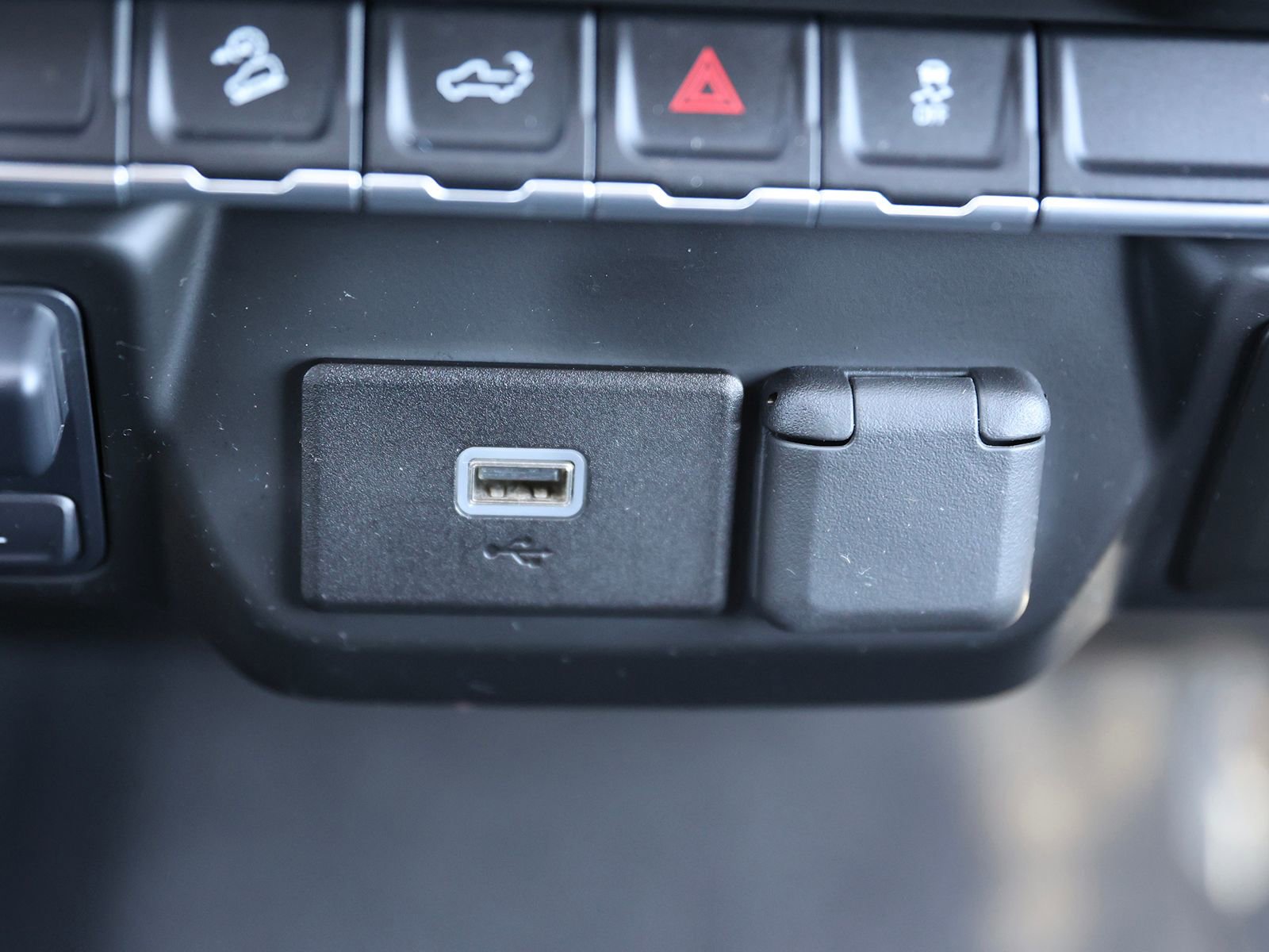 Used 2020 Chevrolet Silverado 1500 Custom Trail Boss w/ Custom Convenience Package AWD/4WD image 31