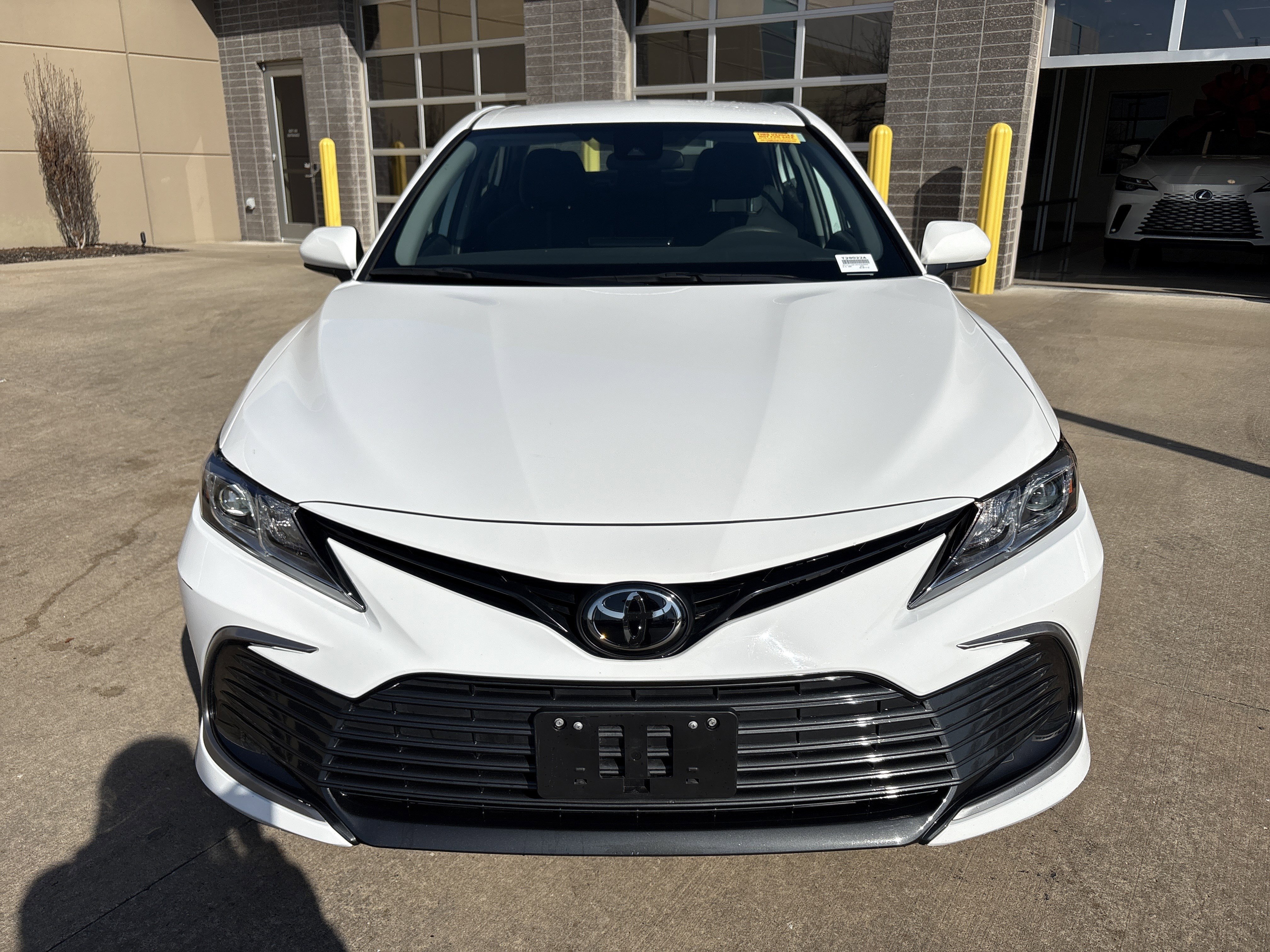 Used 2022 Toyota Camry LE image 3