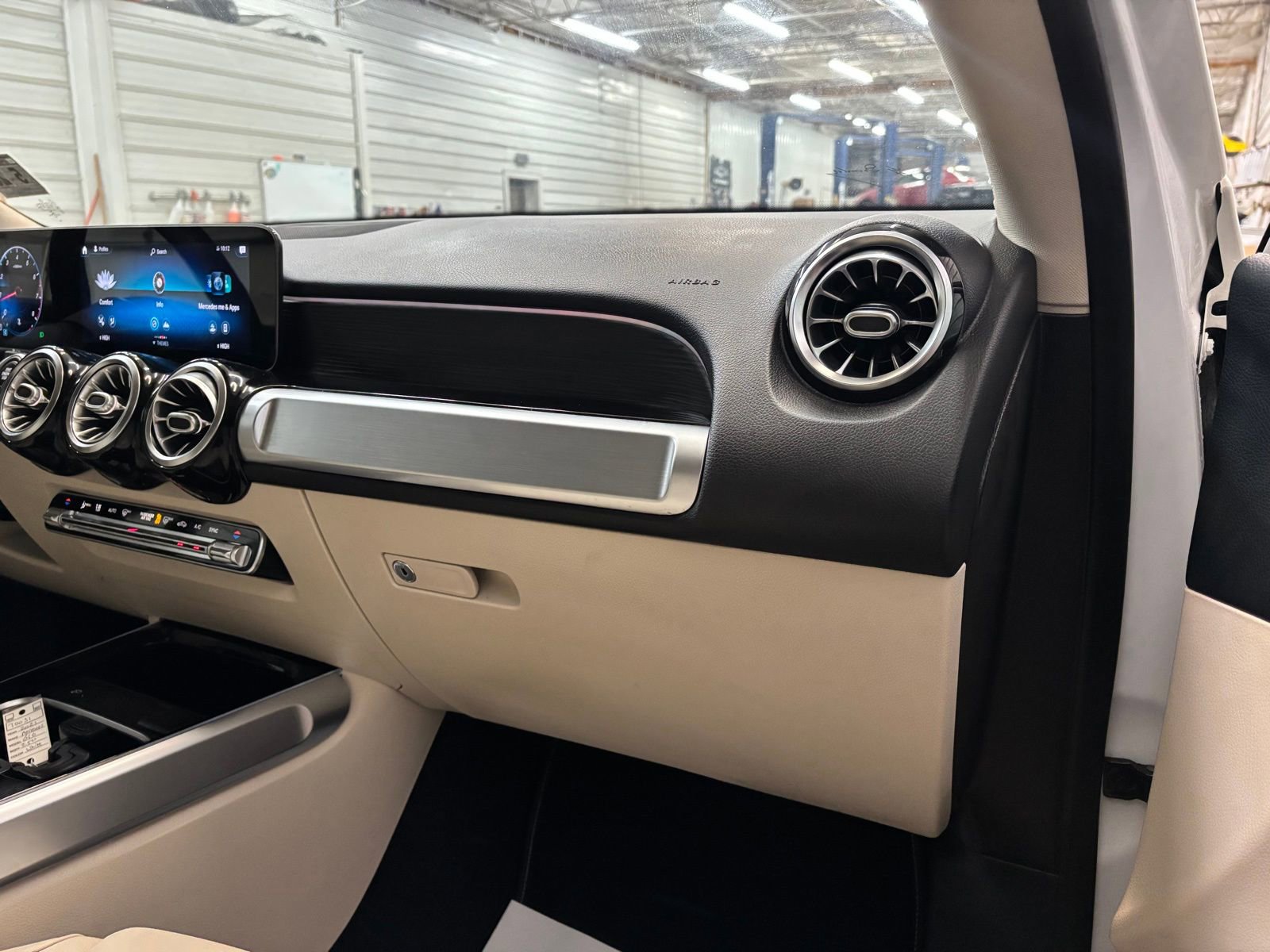 Used 2021 Mercedes-Benz GLB 250 4MATIC image 26