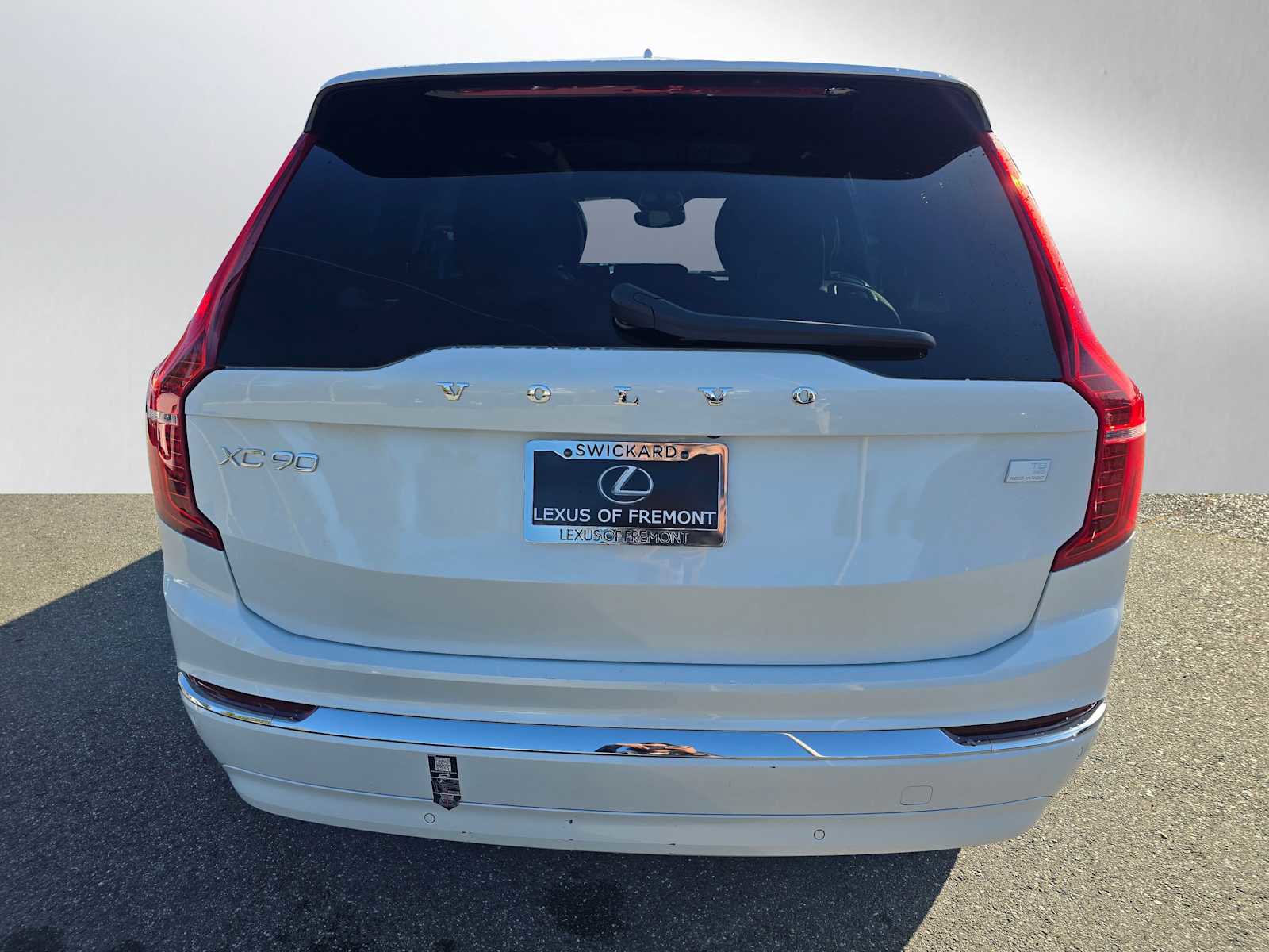 Used 2023 Volvo XC90 T8 Core w/ Climate Package image 4