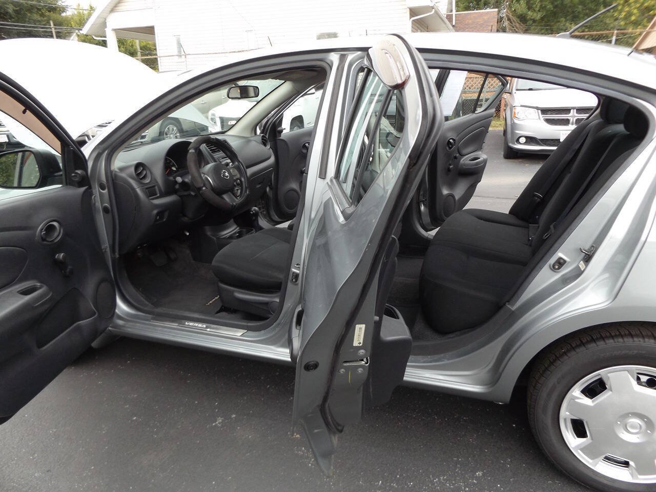 Used 2012 Nissan Versa S w/ Cruise Control Pkg FWD image 11
