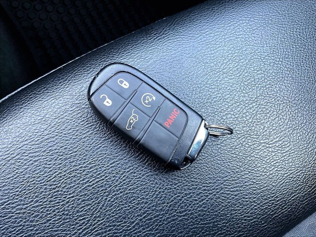 Used 2022 Jeep Compass Latitude w/ Sun and Sound Group AWD/4WD image 30