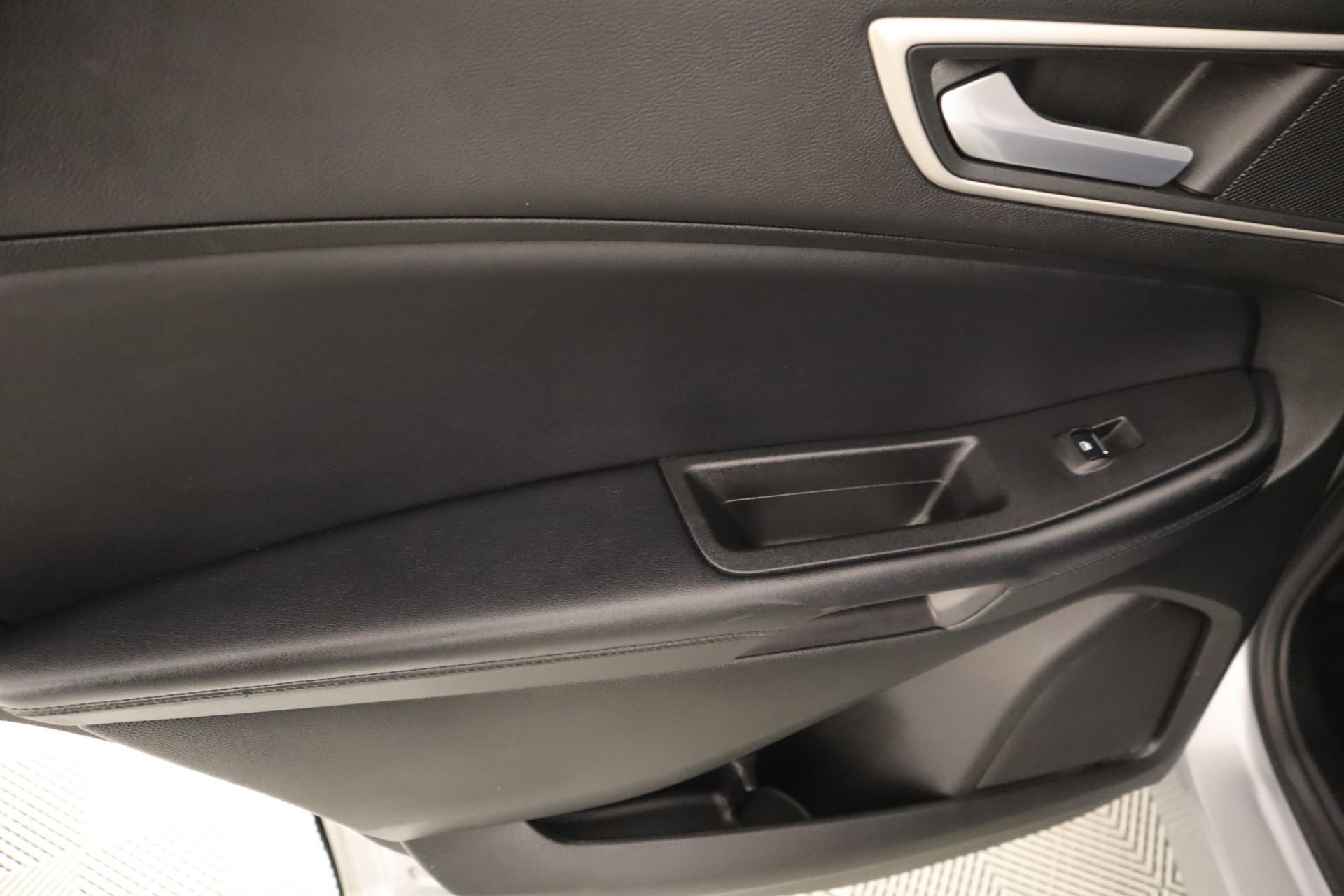 Used 2023 Ford Edge SEL image 16