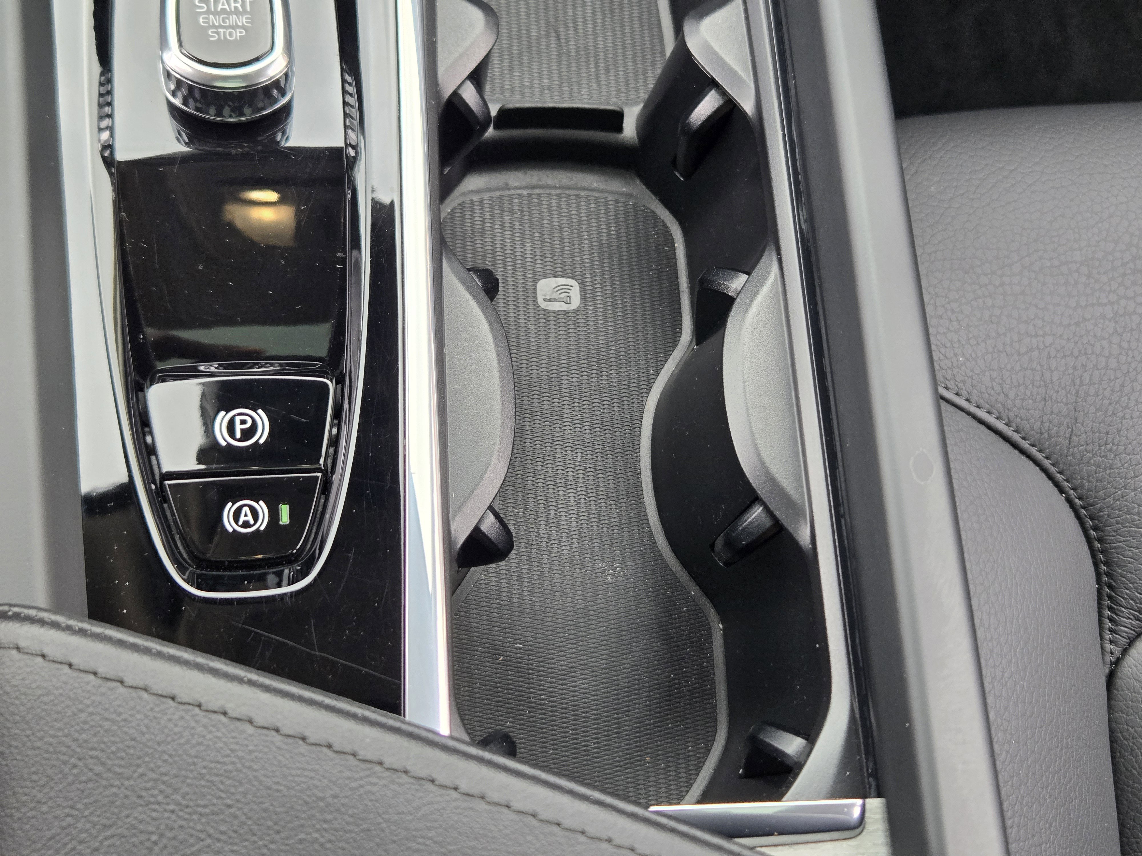 Used 2025 Volvo XC60 B5 Plus image 30