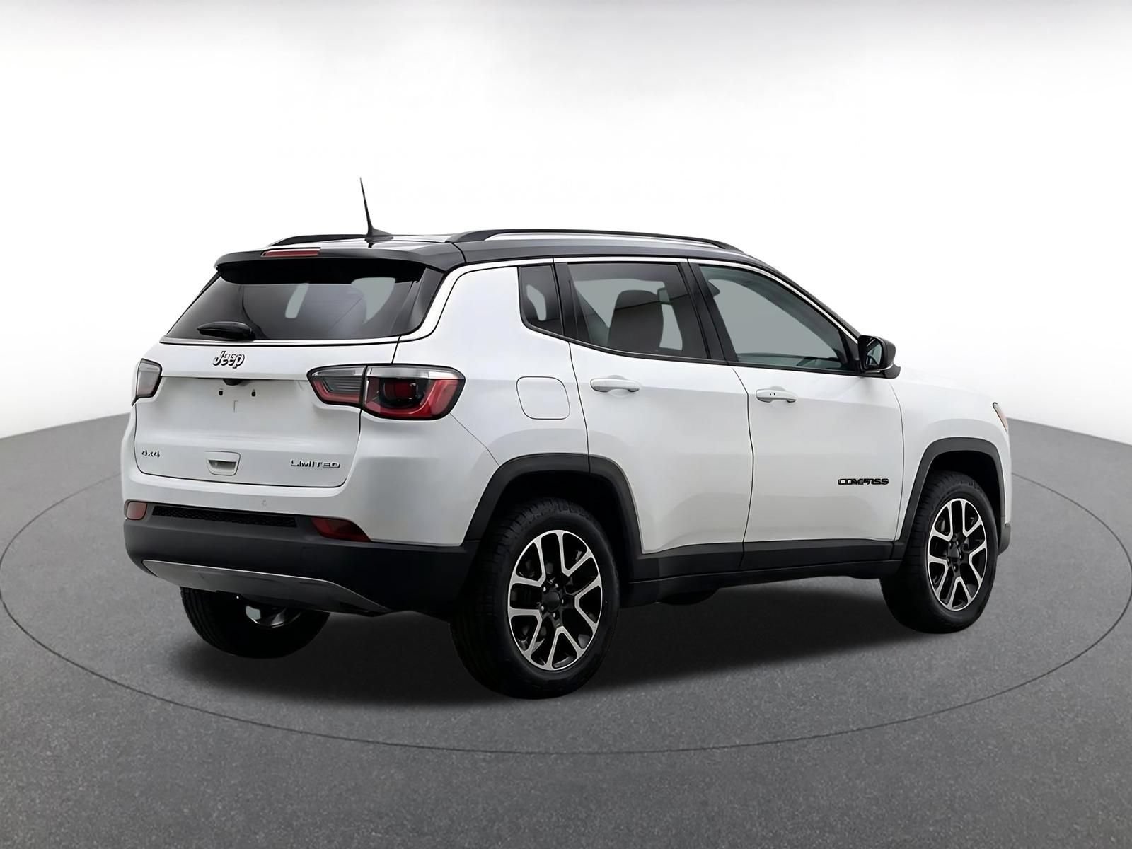 Used 2025 Jeep Compass Trailhawk AWD/4WD image 8