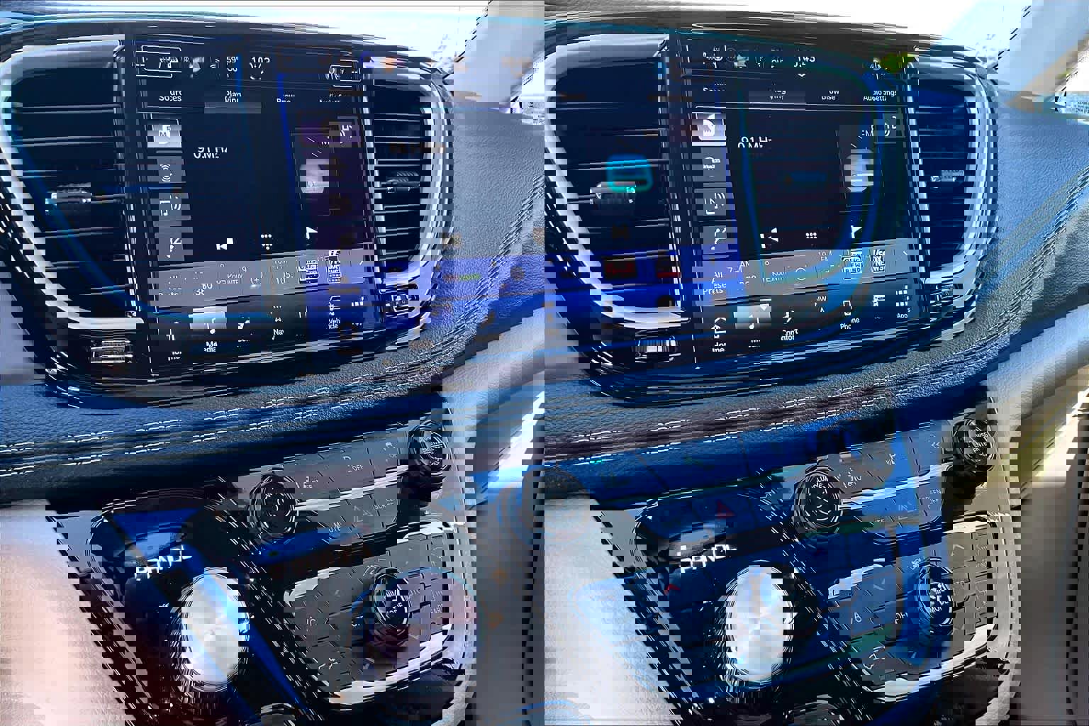 Used 2024 Chrysler Pacifica Select image 34