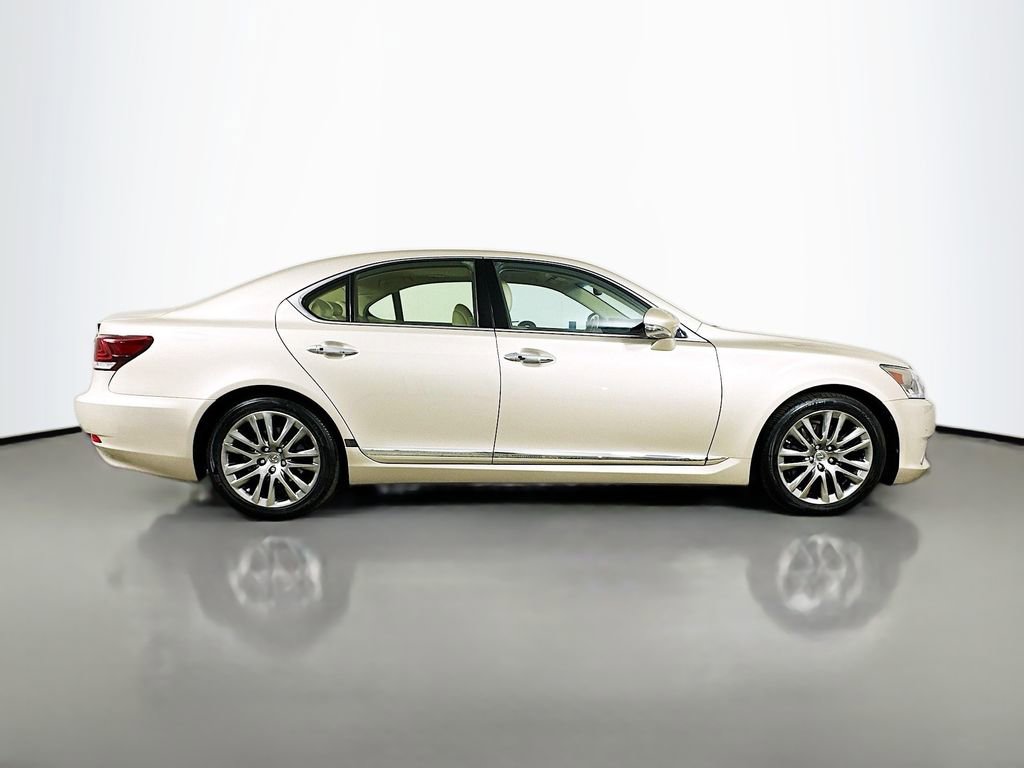 Used 2015 Lexus LS 460 w/ Comfort Package RWD image 9