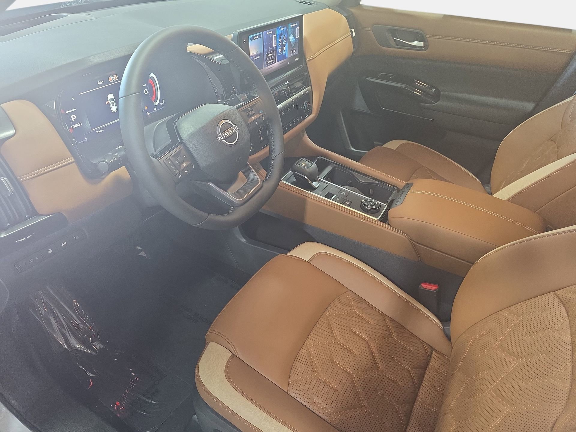 New 2026 Nissan Pathfinder Platinum image 16