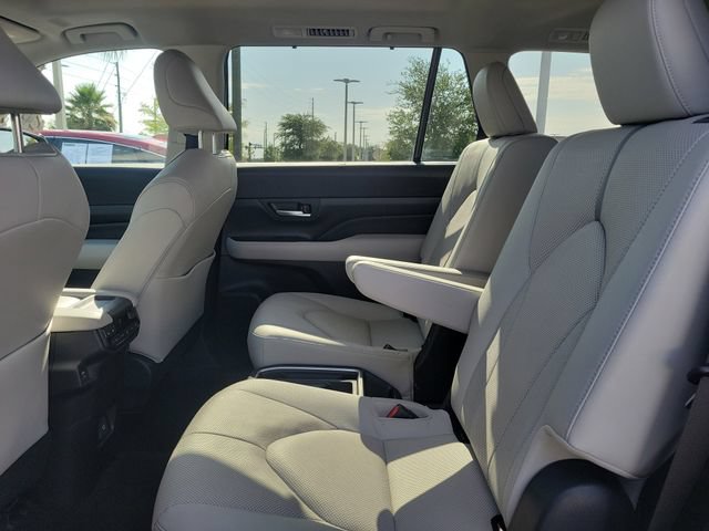 Used 2025 Toyota Grand Highlander AWD image 11