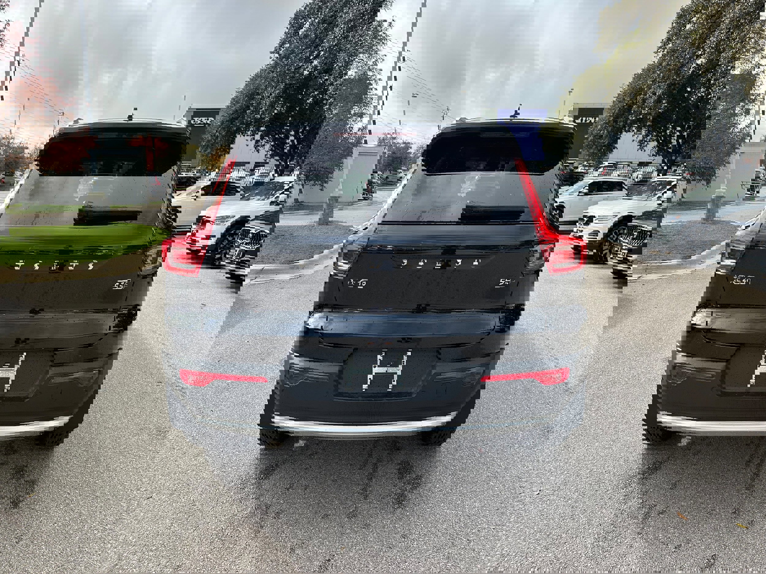 New 2025 Volvo XC40 B5 Plus image 5