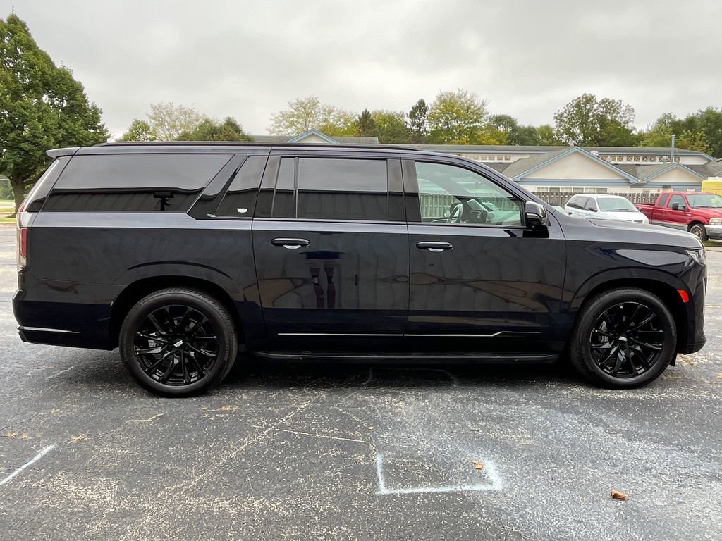 Used 2021 Cadillac Escalade ESV Sport Platinum w/ LPO, ONYX Package image 9