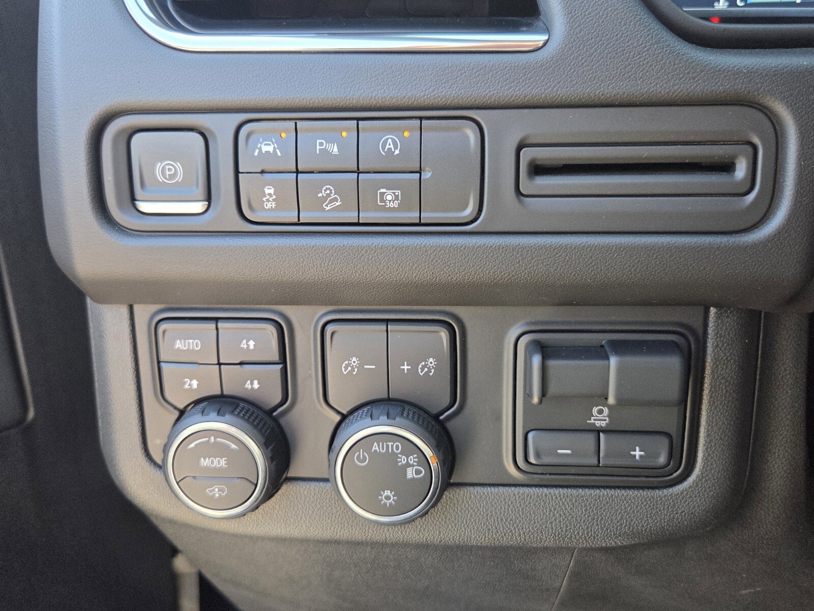 Used 2023 Chevrolet Tahoe Z71 w/ Off-Road Capability Package image 22