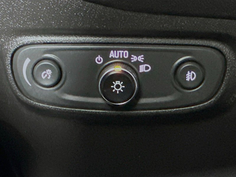 Used 2023 Chevrolet Equinox Premier image 10