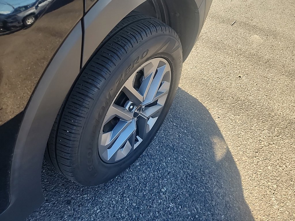 Certified 2024 Kia Telluride LX FWD image 8