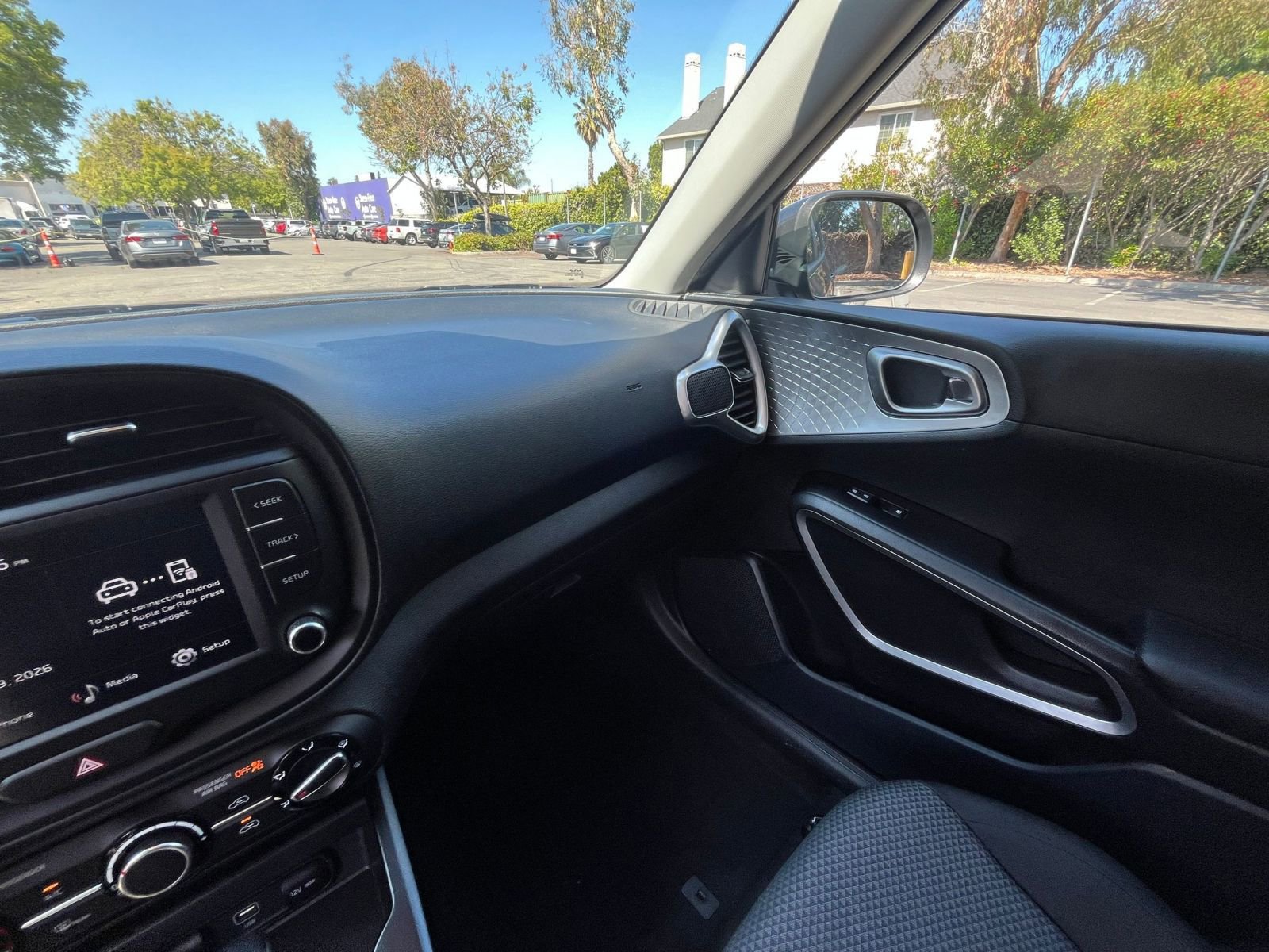Used 2025 Kia Soul LX w/ LX Technology Package FWD image 33