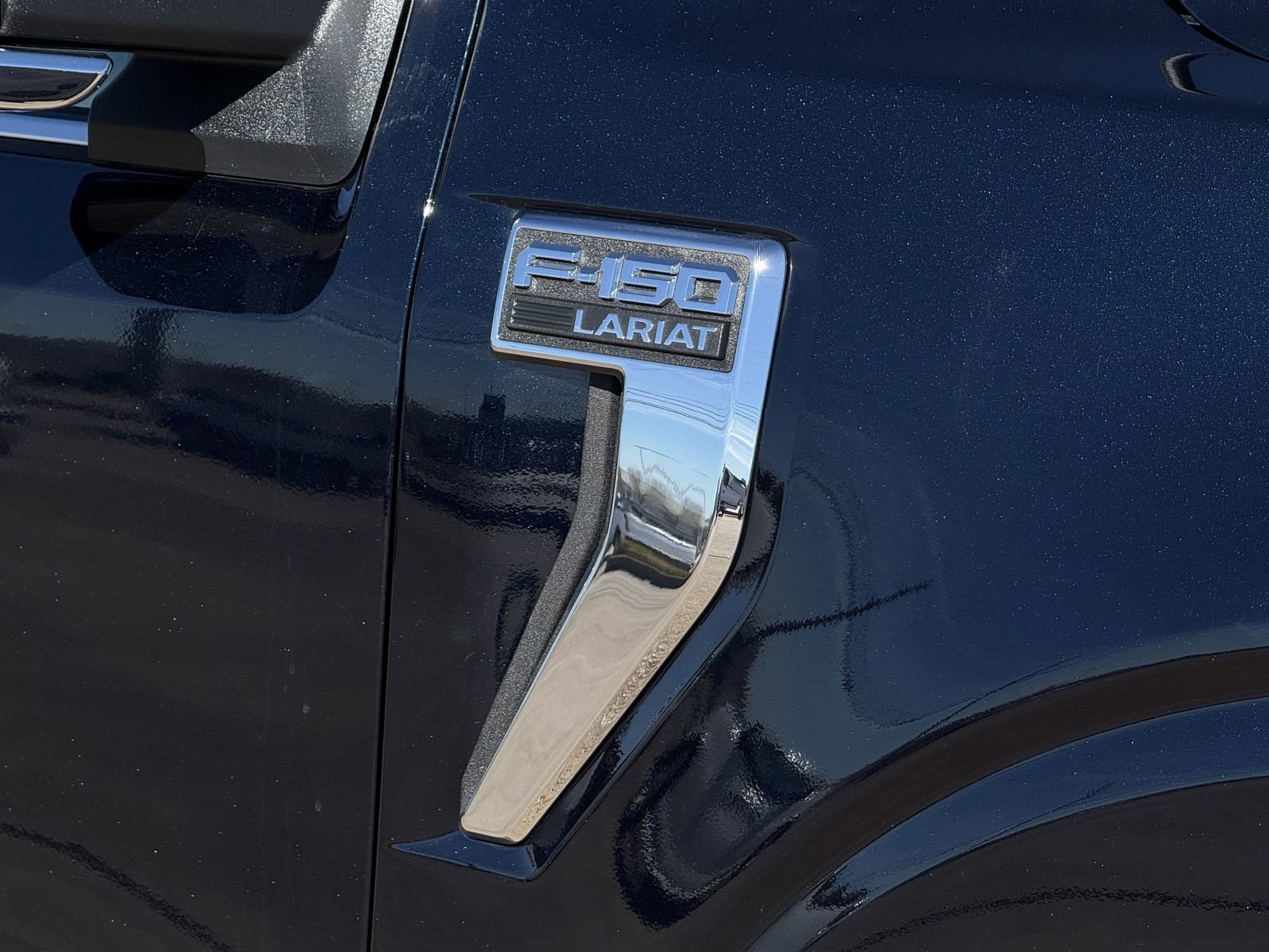 Used 2023 Ford F150 Lariat w/ Trailer Tow Package image 7