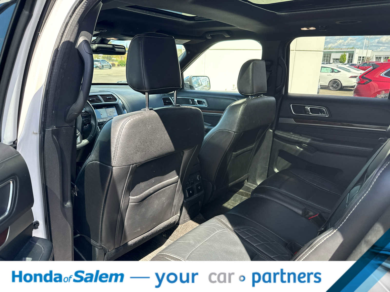 Used 2018 Ford Explorer Platinum AWD/4WD image 12