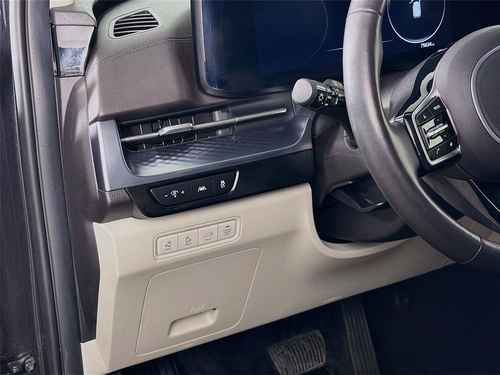 Used 2023 Kia Carnival SX Prestige image 10