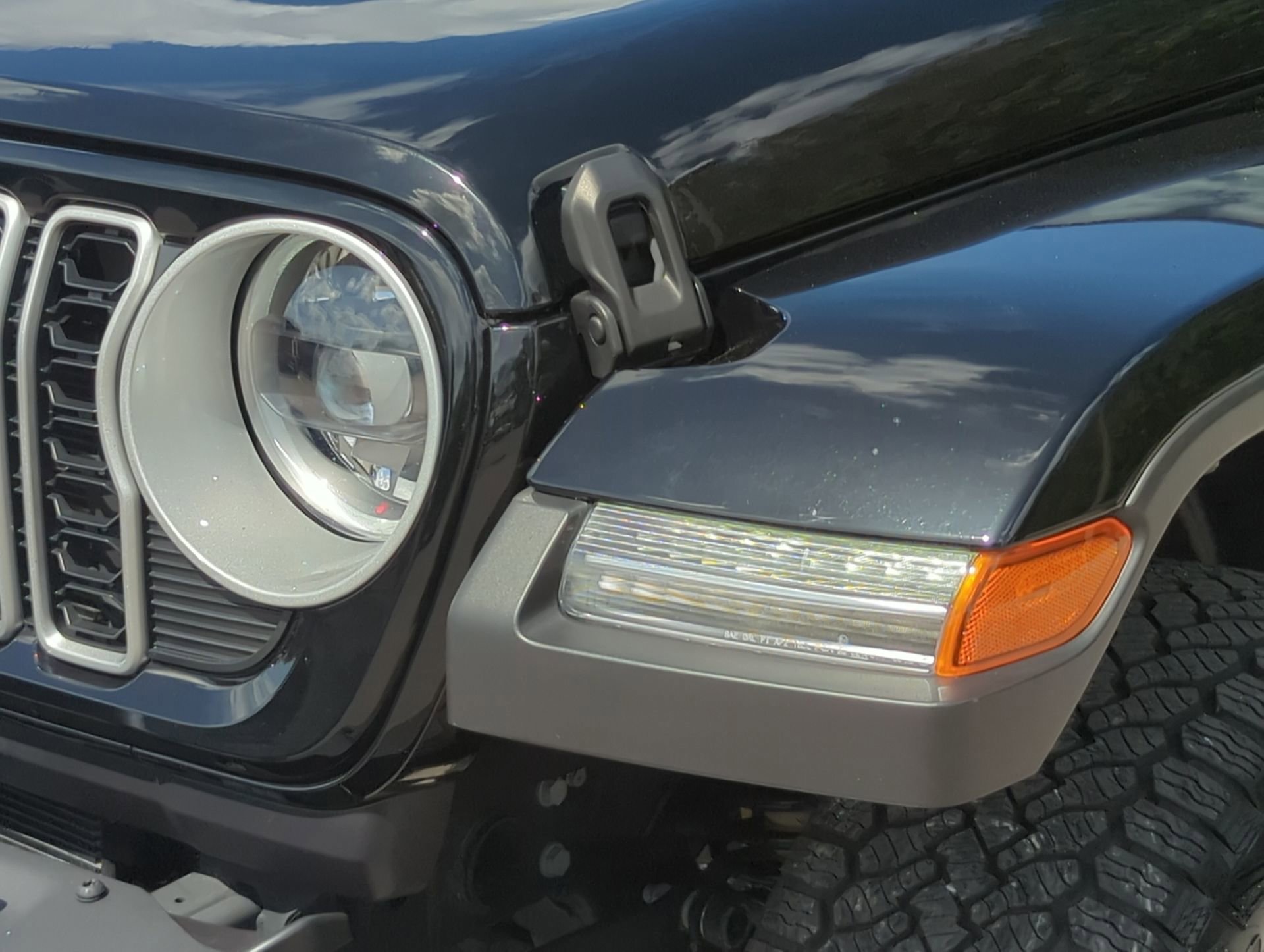 Used 2025 Jeep Wrangler Unlimited Sahara AWD/4WD image 44