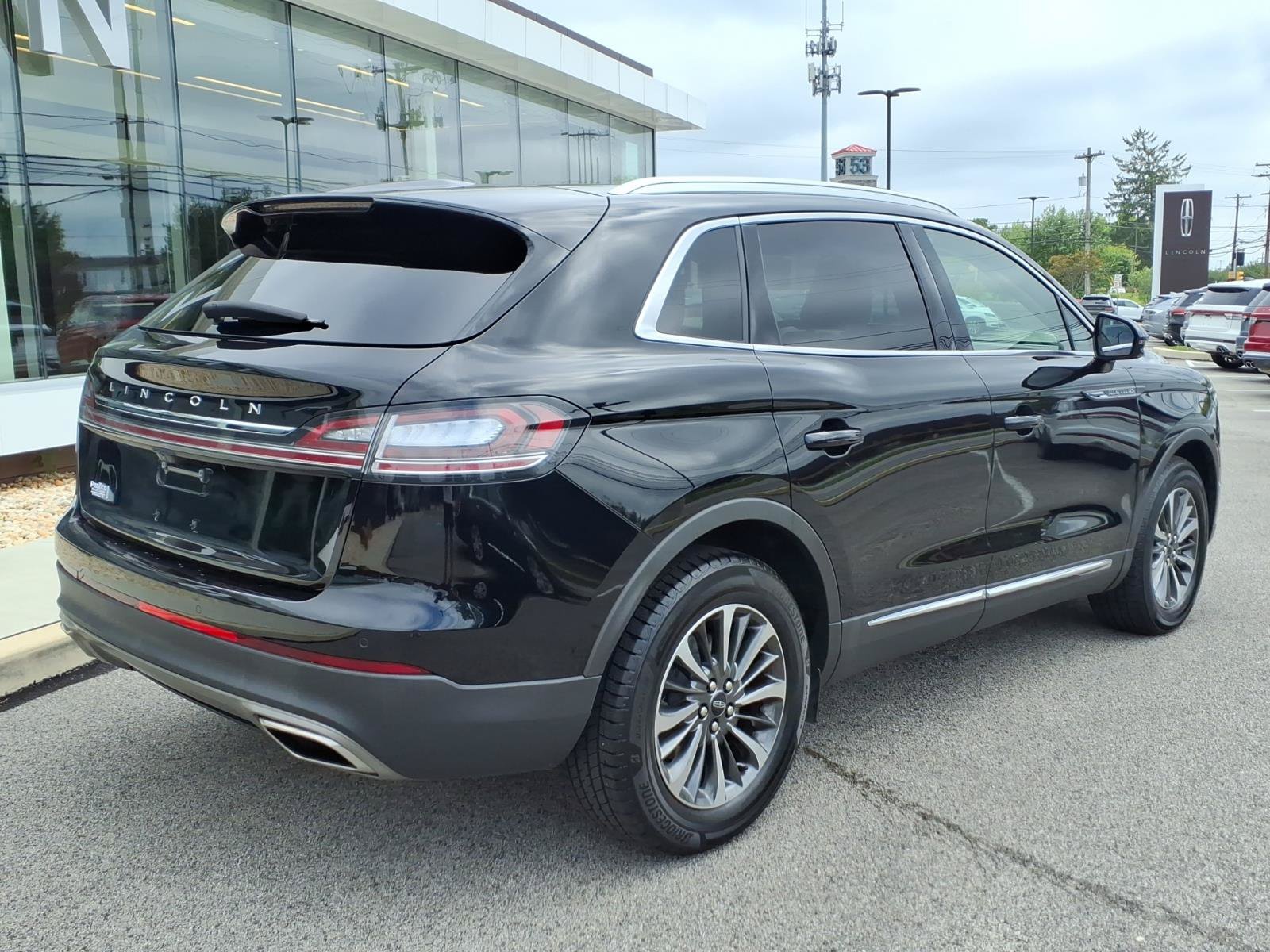 Certified 2023 Lincoln Nautilus FWD w/ Premium Package image 3