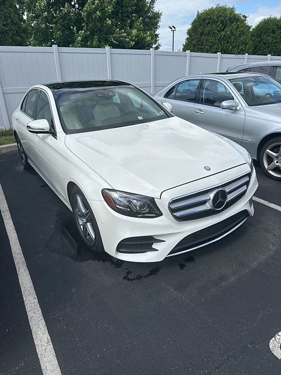 Used 2017 Mercedes-Benz E 300 4MATIC image 2
