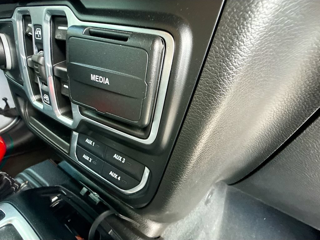 Used 2022 Jeep Wrangler Unlimited Sahara AWD/4WD image 32