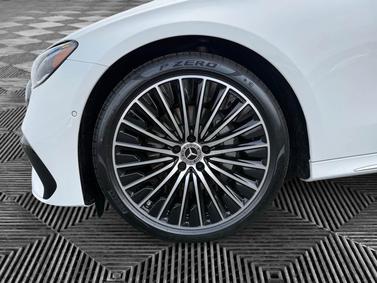 Used 2026 Mercedes-Benz E 350 4MATIC Sedan image 9