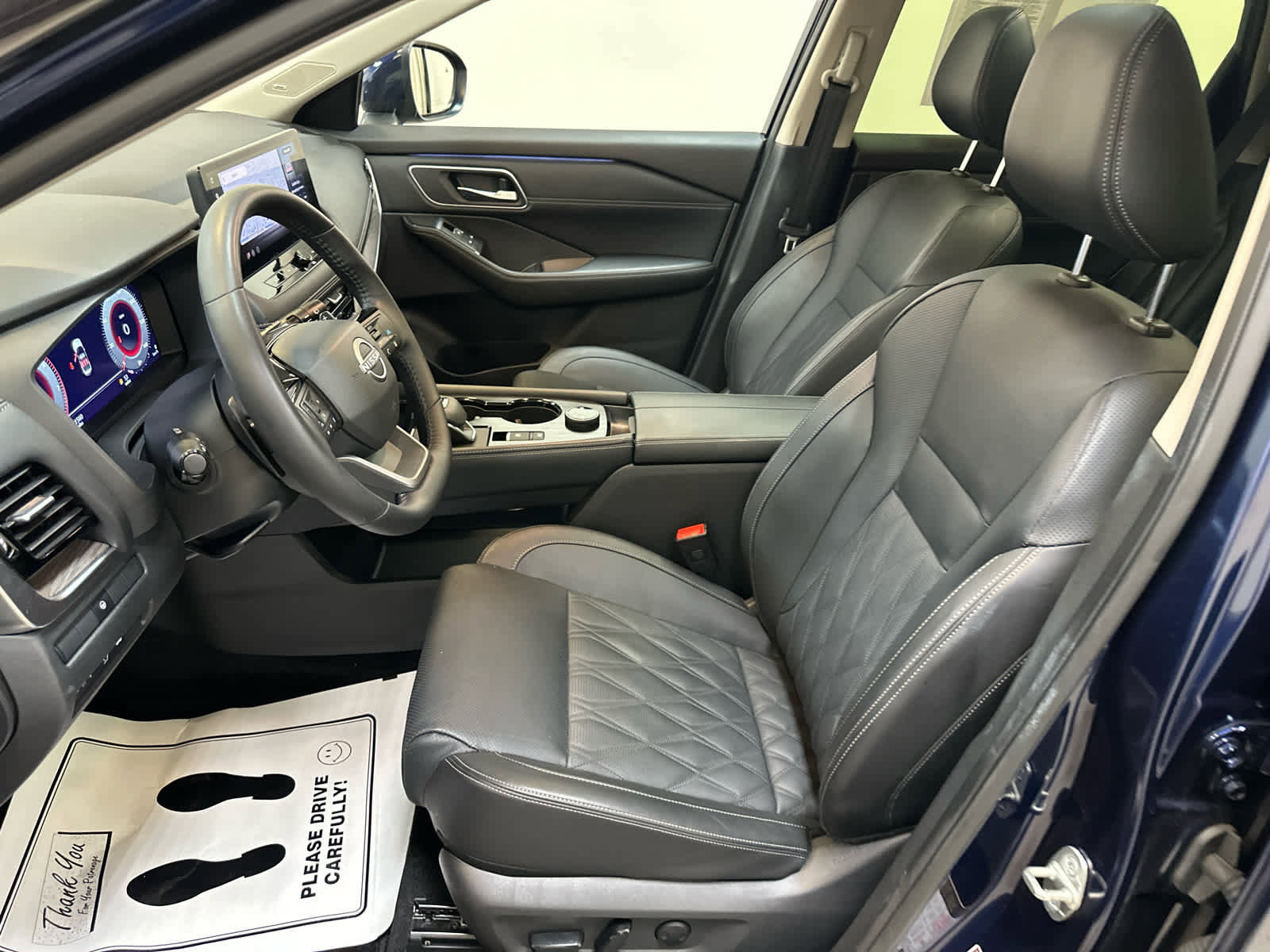 Certified 2025 Nissan Rogue Platinum image 4