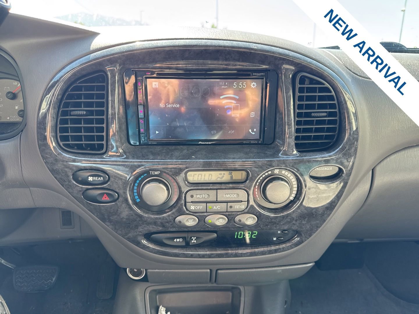Used 2004 Toyota Sequoia Limited AWD/4WD image 11