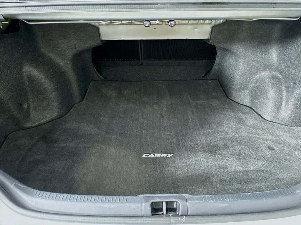 Used 2016 Toyota Camry SE w/ Moonroof Package FWD image 29