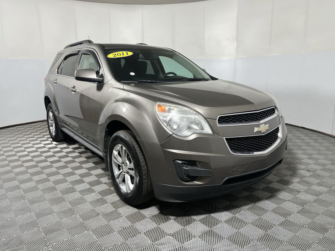 Used 2011 Chevrolet Equinox LT w/ Driver Convenience Package AWD/4WD image 2