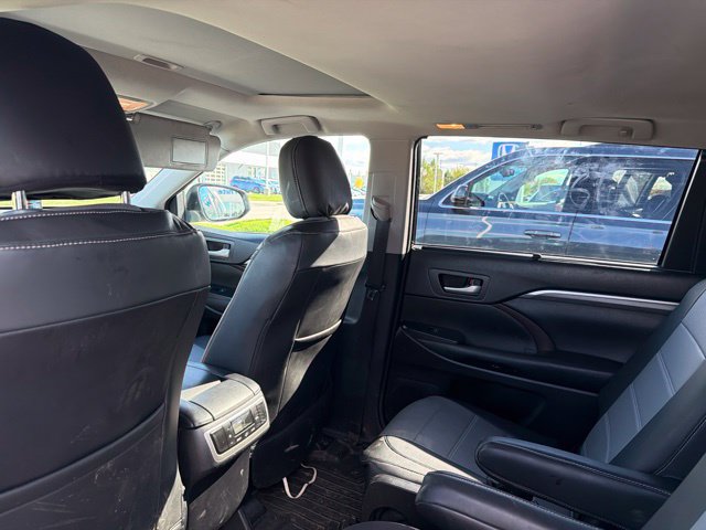 Used 2018 Toyota Highlander Limited AWD/4WD image 8