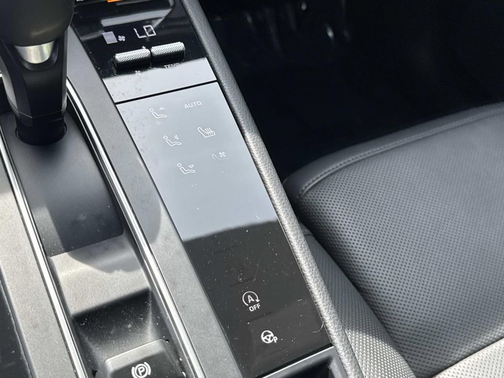 Used 2024 Porsche Macan image 31