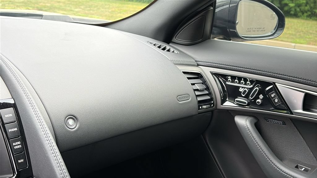 Used 2015 Jaguar F-TYPE S RWD image 19