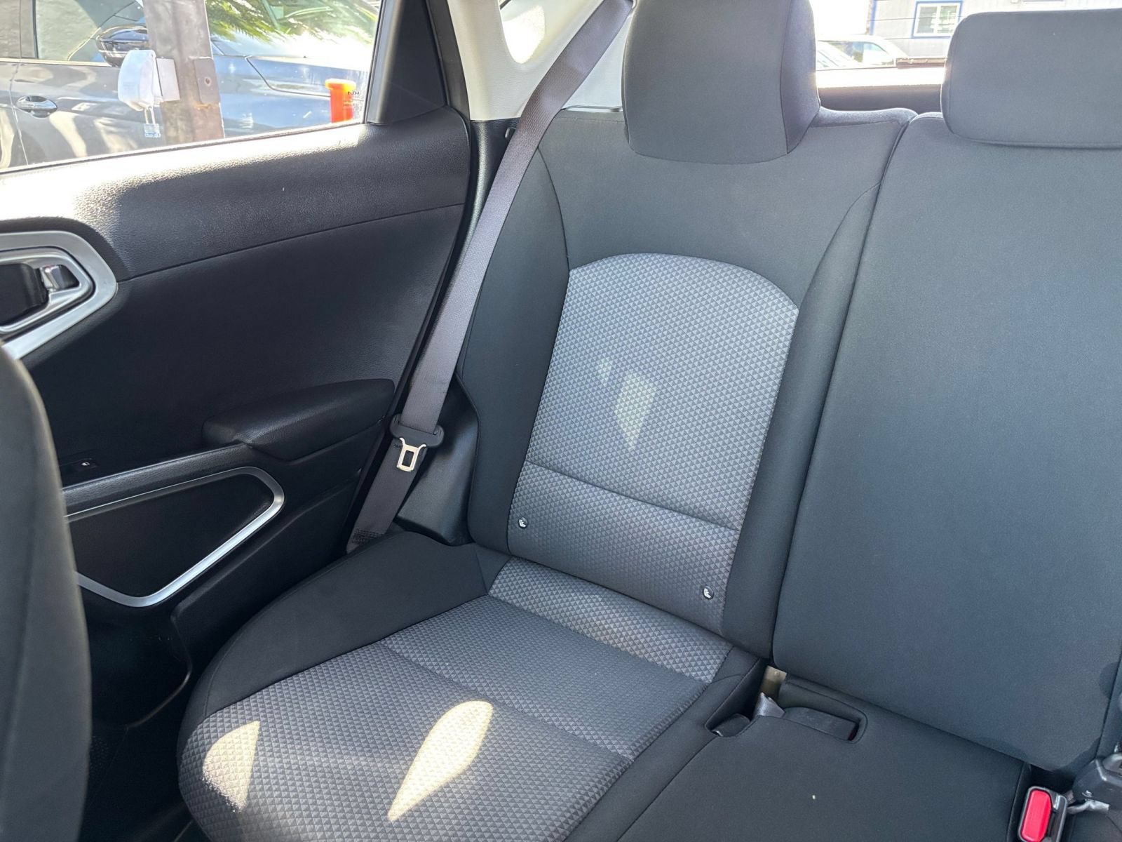 Used 2025 Kia Soul LX w/ LX Technology Package FWD image 36
