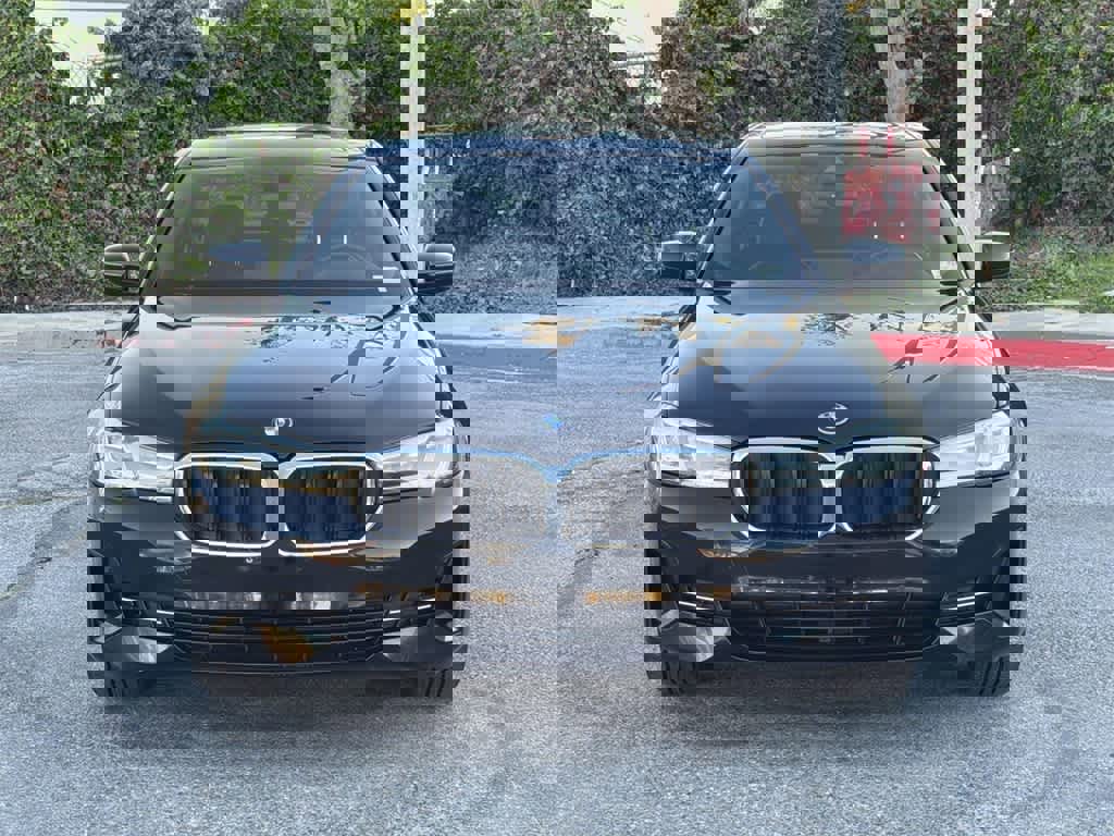 Used 2023 BMW 530e xDrive image 2