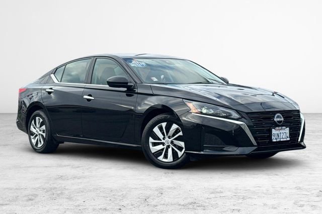Used 2025 Nissan Altima 2.5 S image 2