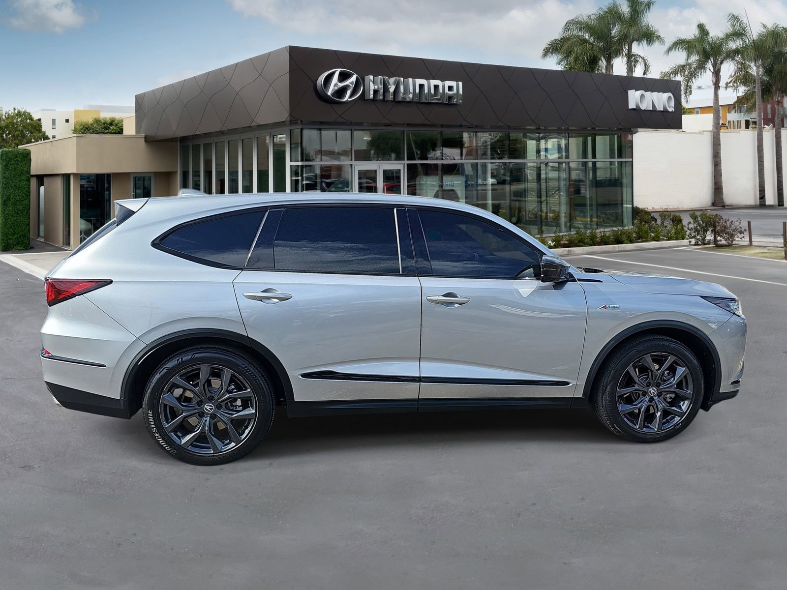 Used 2023 Acura MDX A-Spec image 2