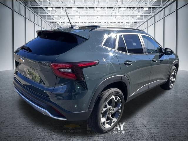 Used 2025 Chevrolet Trax LT FWD image 4