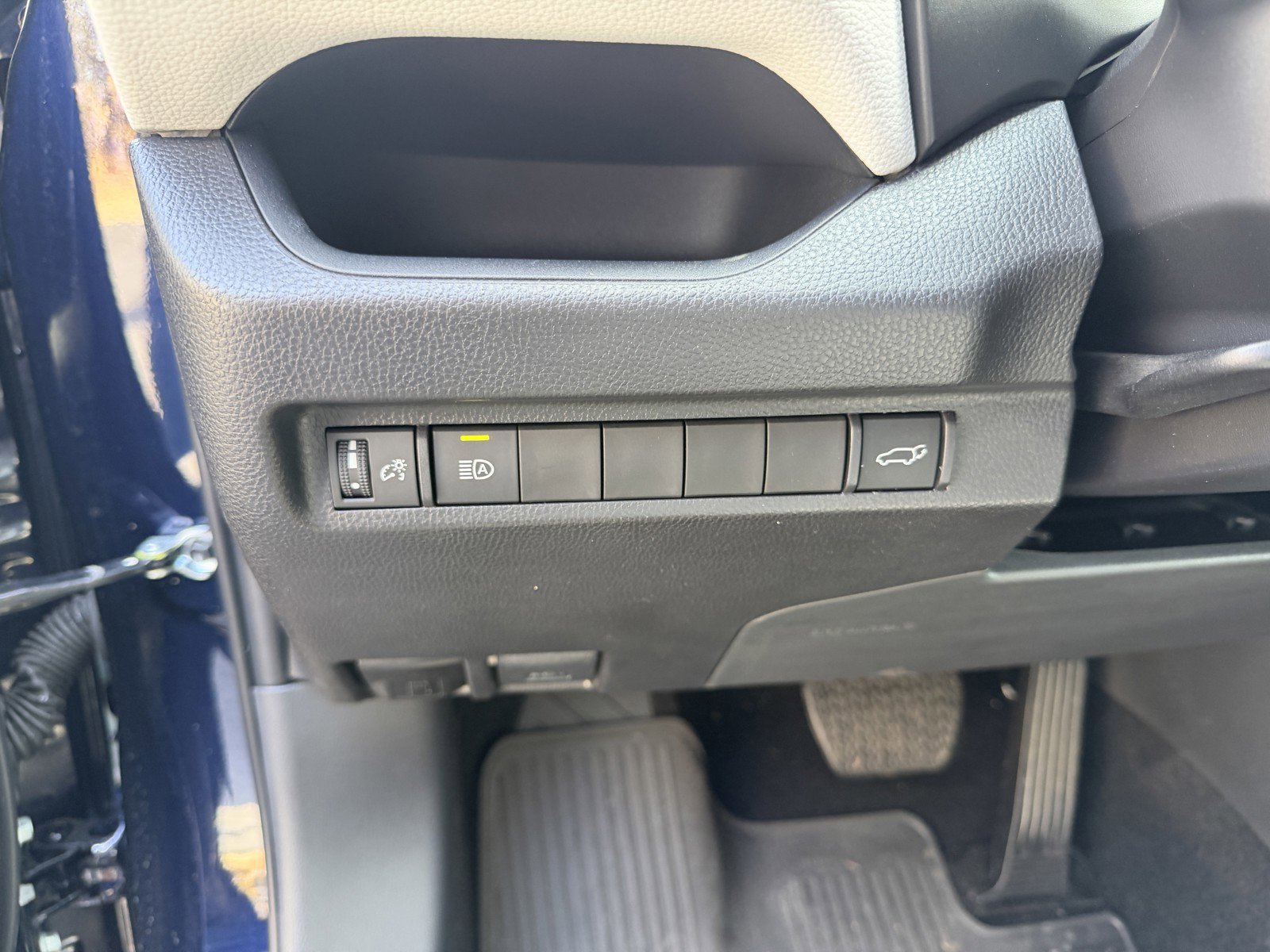 Used 2025 Toyota RAV4 XLE Premium image 26