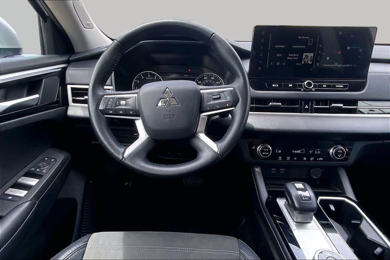 Used 2025 Mitsubishi Outlander SE FWD image 6