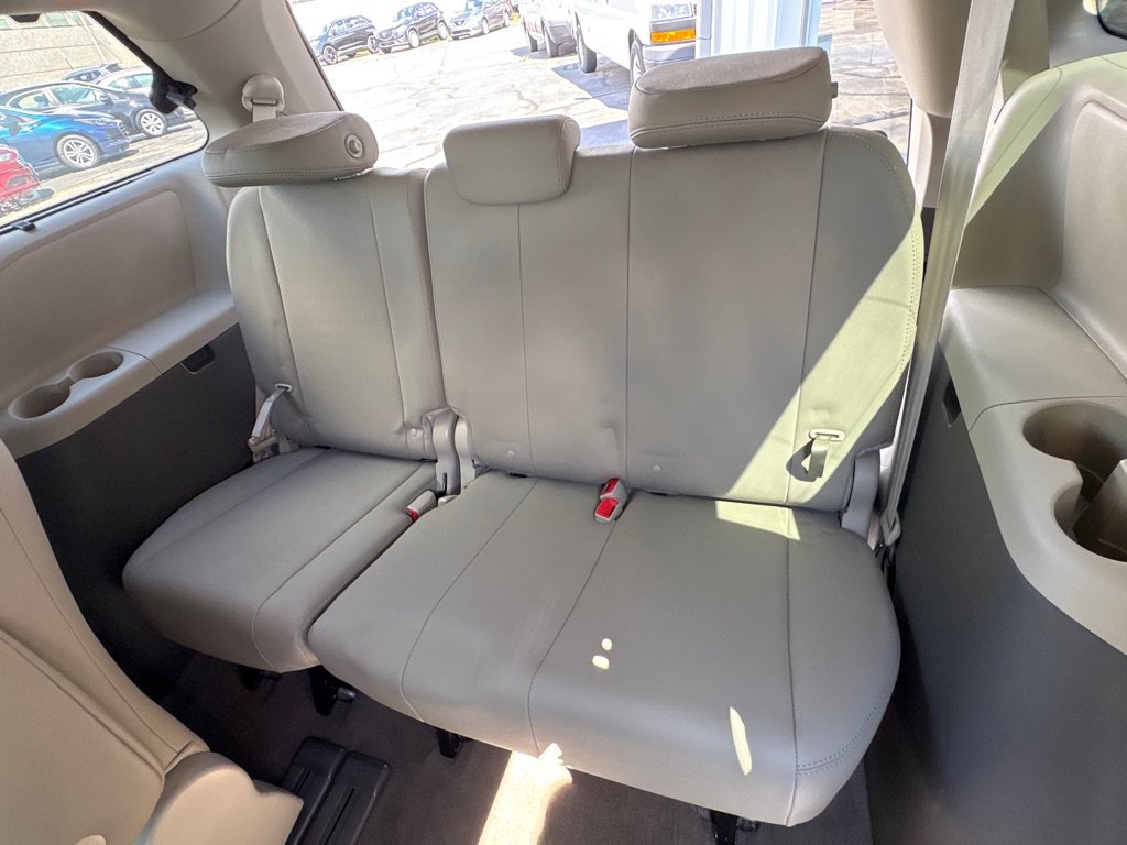 Used 2017 Toyota Sienna XLE w/ XLE Navigation Package FWD image 13