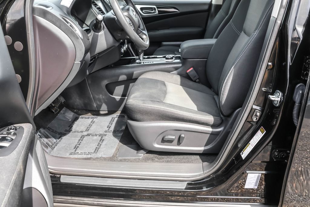 Used 2017 Nissan Pathfinder SV w/ SV Cold Weather Package image 17