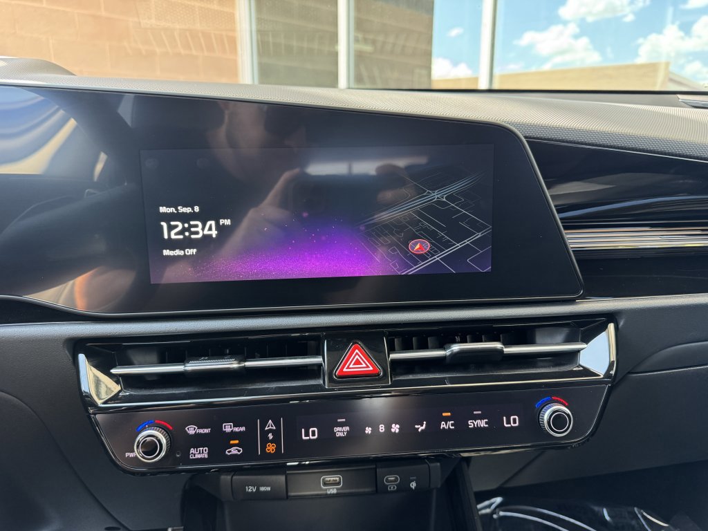 Used 2024 Kia Niro EX Touring FWD image 22