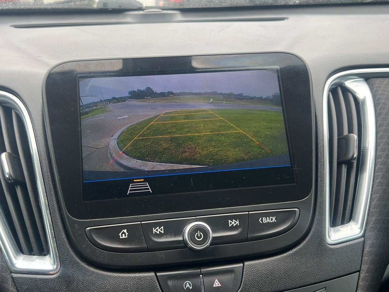 Used 2020 Chevrolet Malibu LT FWD image 13
