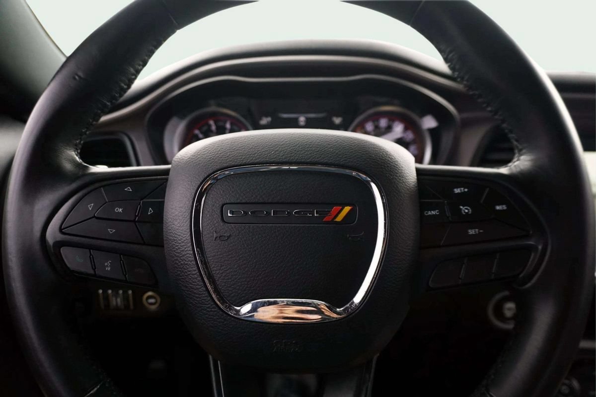Used 2019 Dodge Challenger SXT RWD image 28