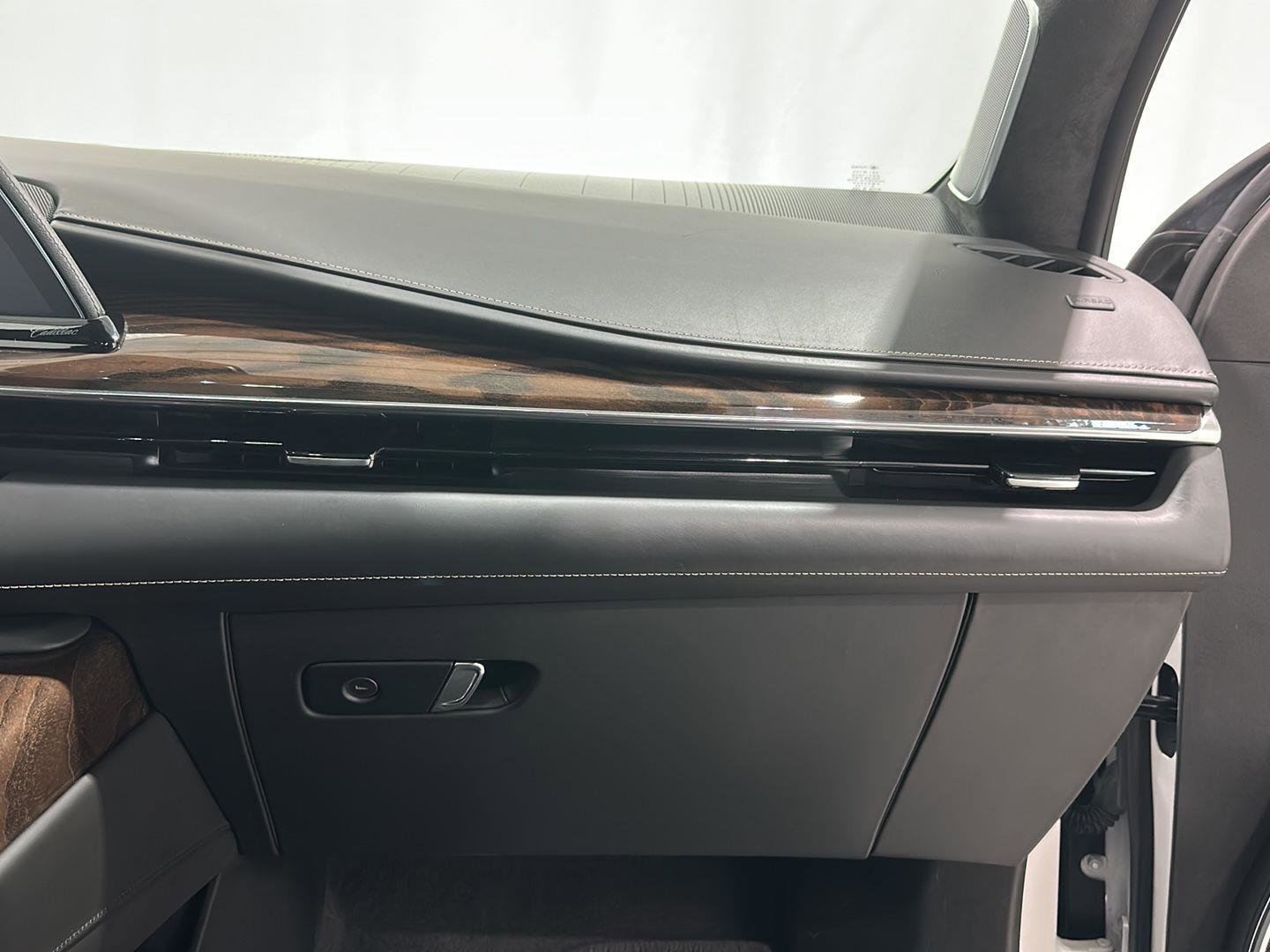 Used 2023 Cadillac Escalade ESV Sport Platinum AWD/4WD image 28