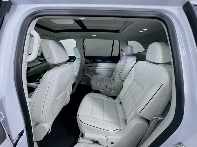 Certified 2025 Buick Enclave Avenir image 25