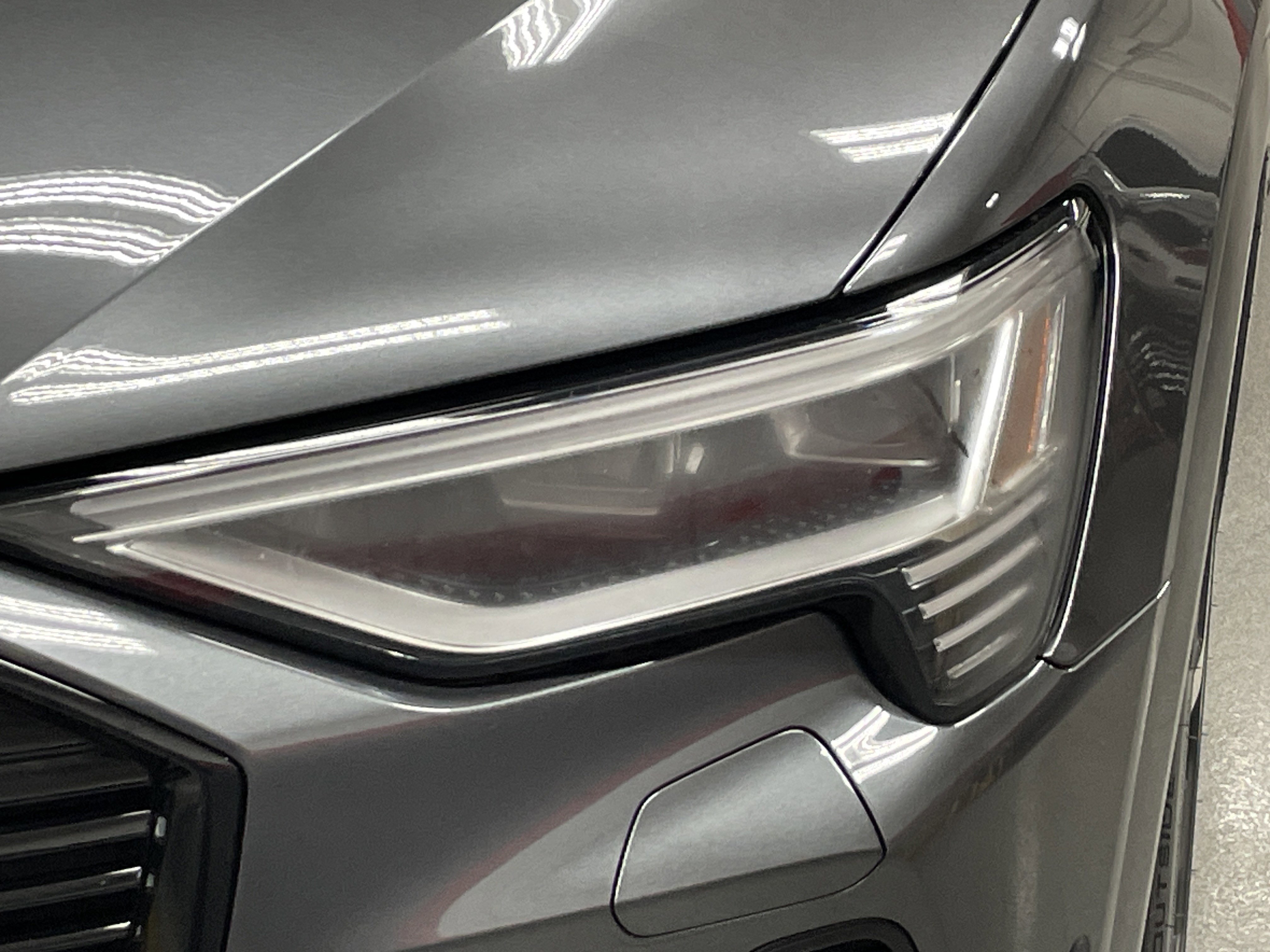 Used 2022 Audi e-tron Premium Plus w/ Premium Plus Package image 6