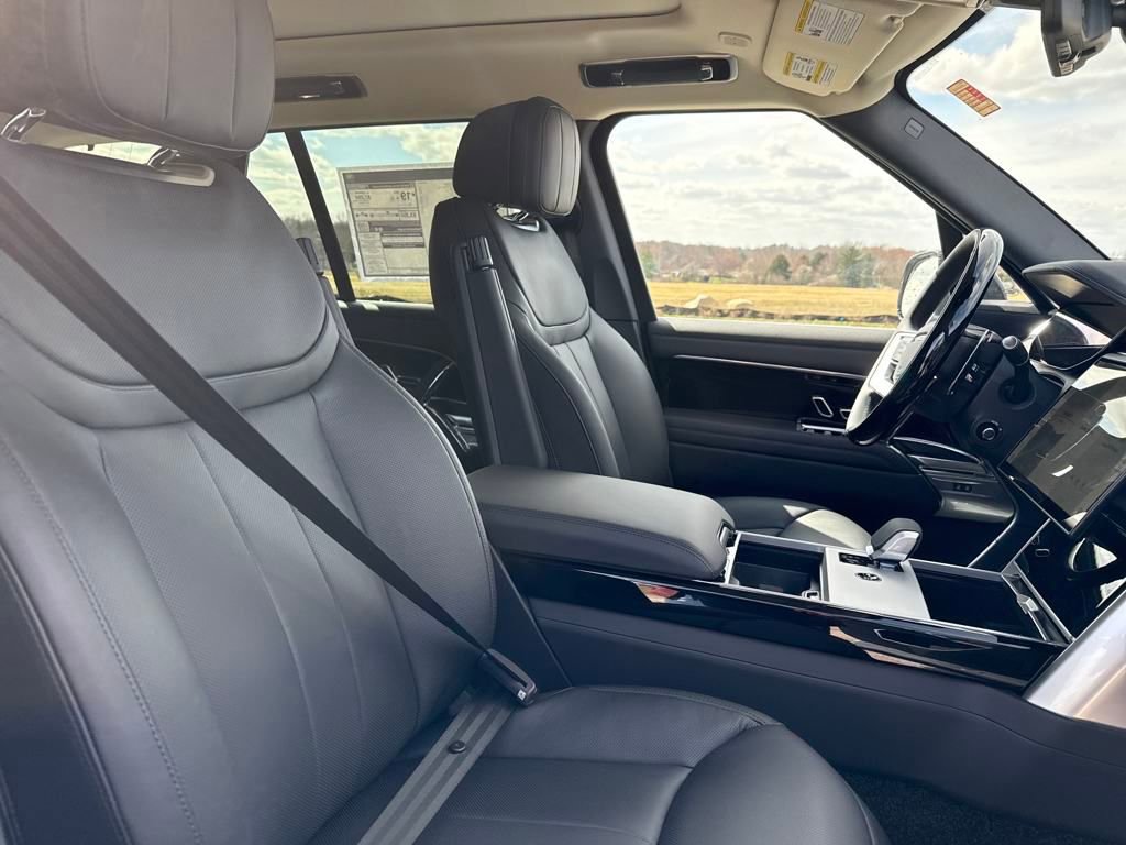 New 2025 Land Rover Range Rover SE AWD/4WD image 15
